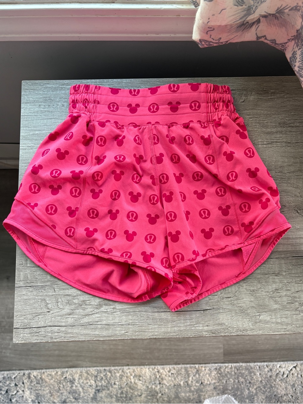 Disney x Lululemon *Hotty Hot High-Rise Short 4"
Disney Classic Pink